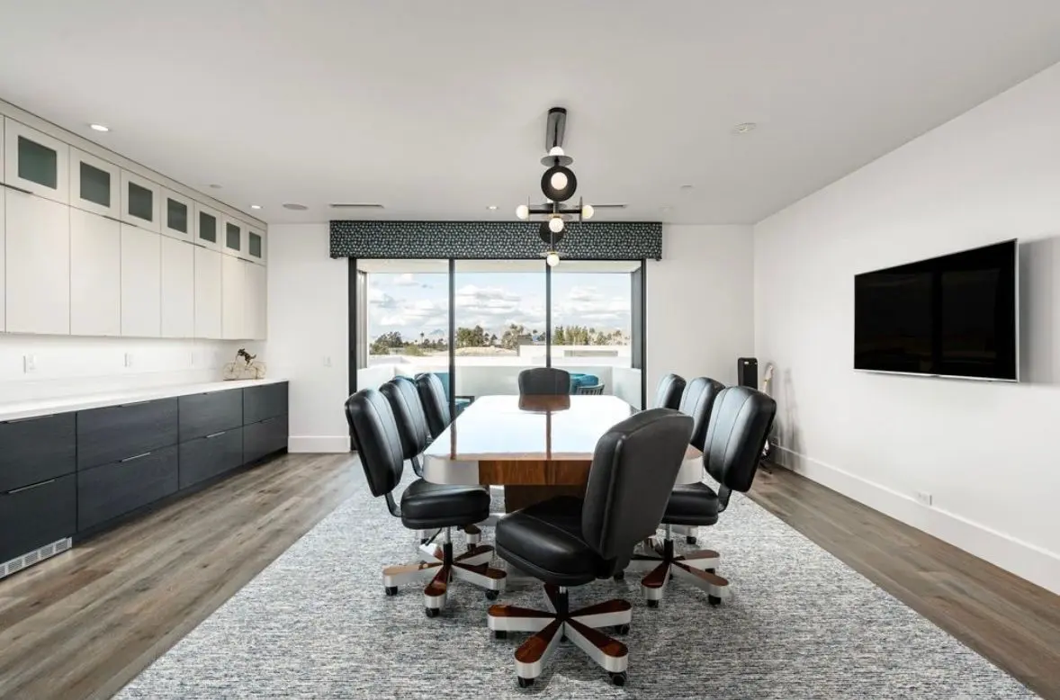 Game room: entertainment retreat